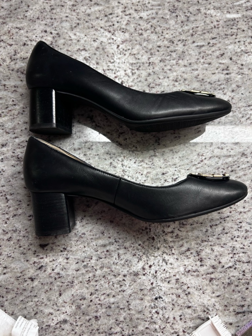 Tory Burch Black Leather Pumps with Gold Logos size 7.5 - Picture 5 of 9